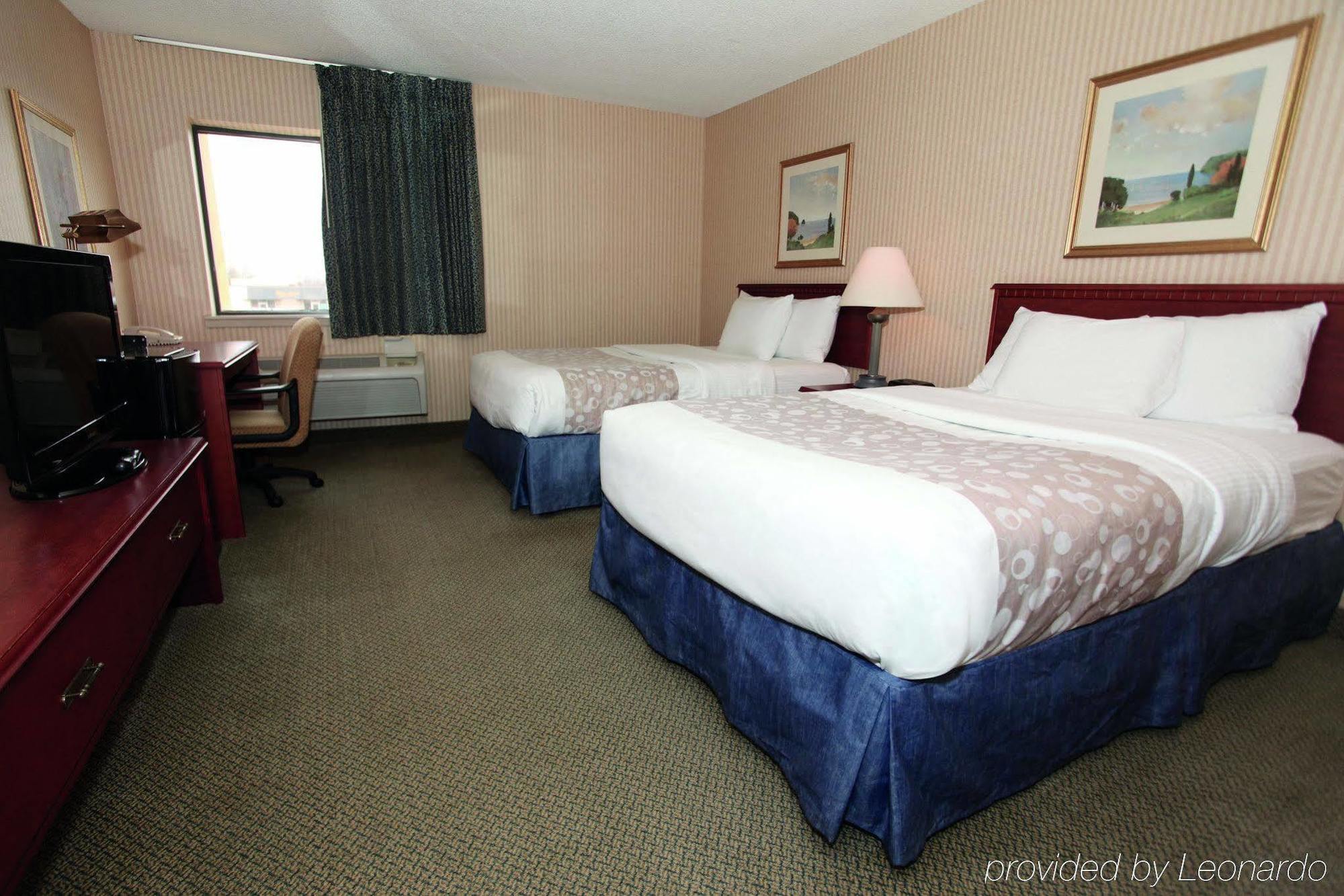 La Quinta By Wyndham Stevens Point Hotel Exterior photo